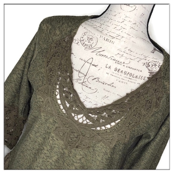 💞SOLD💞BKE Gimmicks lace  olive V-neck pullover - Picture 3 of 8